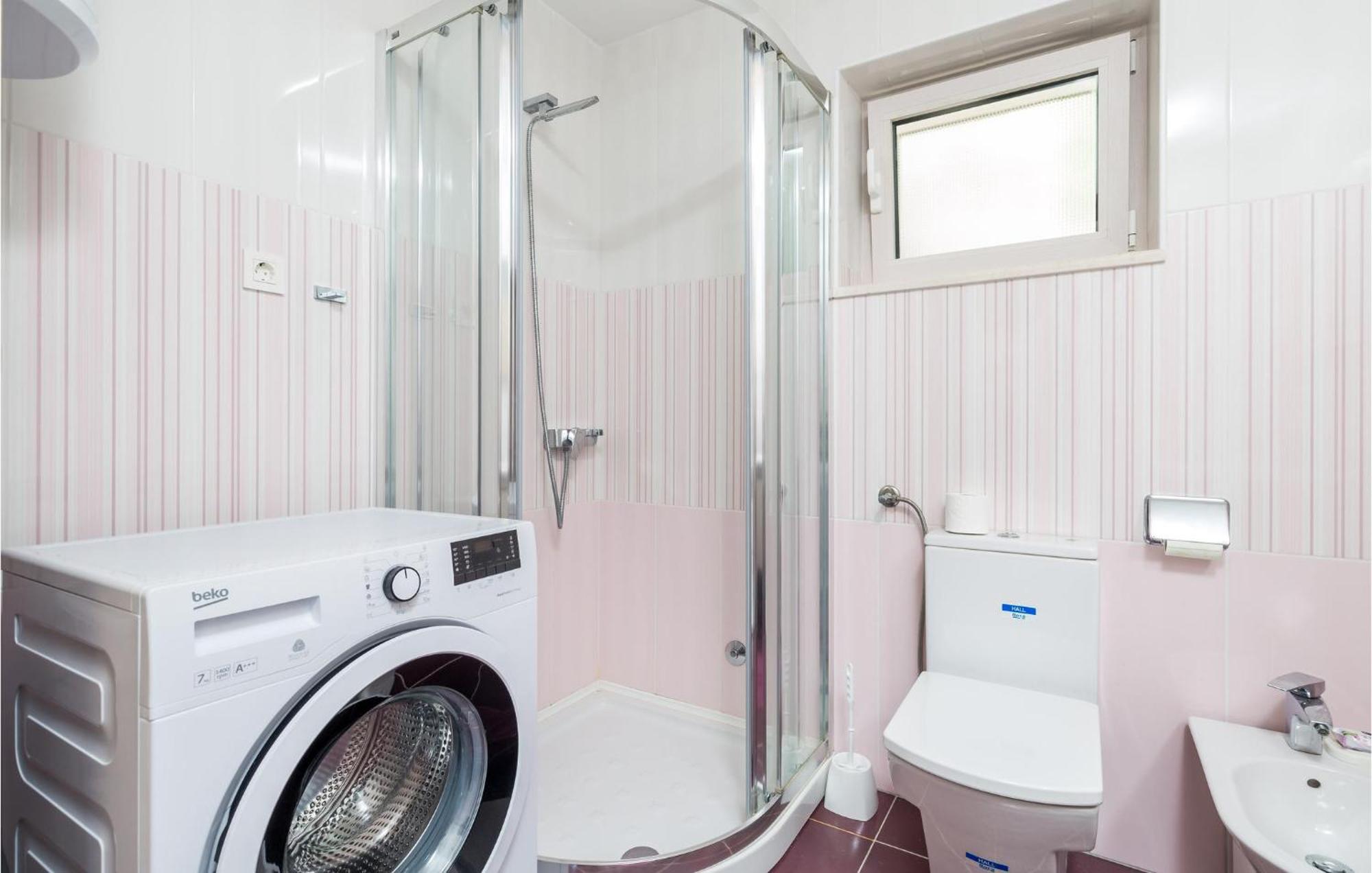 2 Bedroom Awesome Apartment In ヴェリ・ロシニュ エクステリア 写真