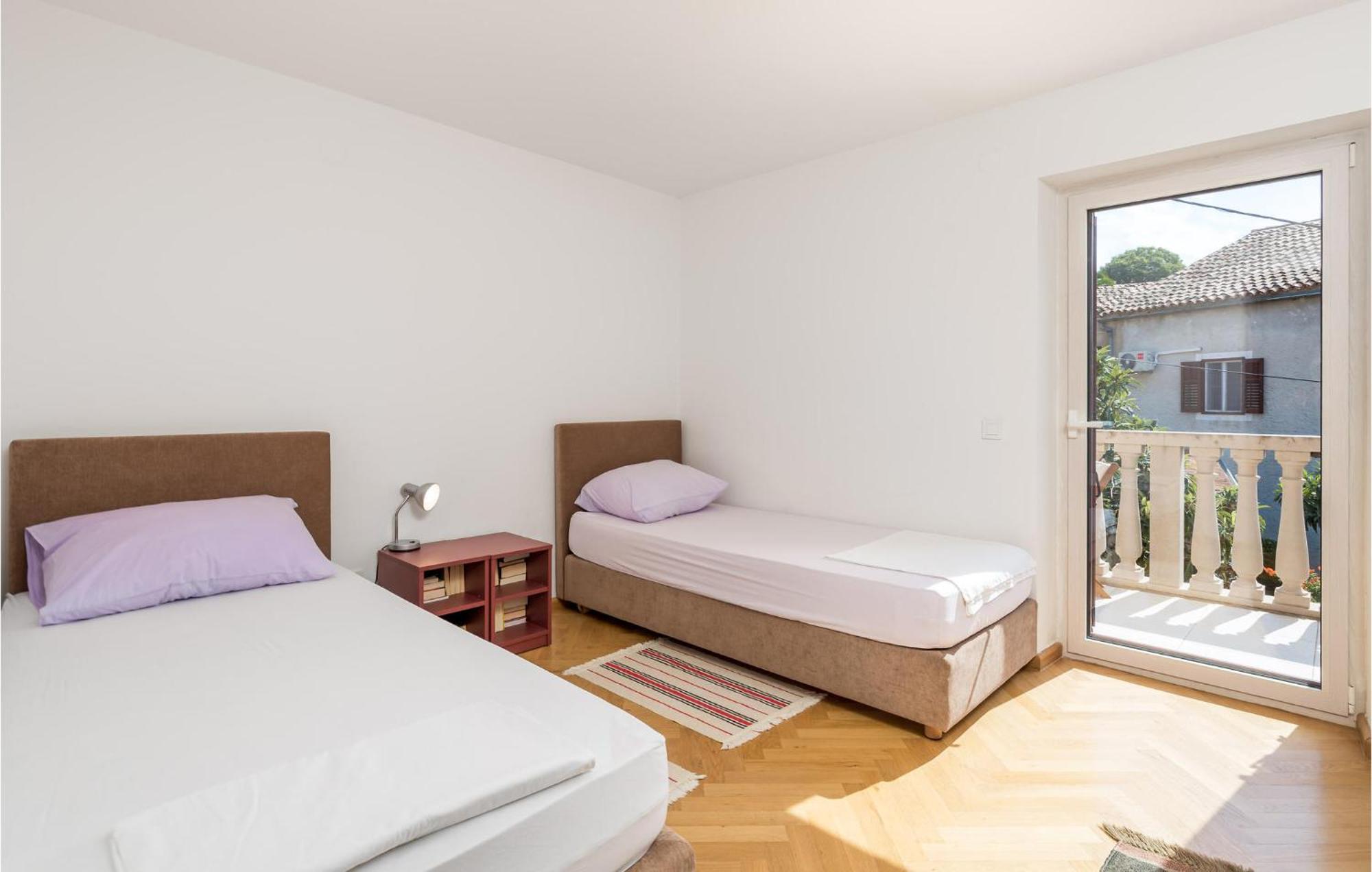 2 Bedroom Awesome Apartment In ヴェリ・ロシニュ エクステリア 写真